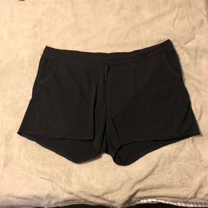 Old navy black draw string shorts with pockets